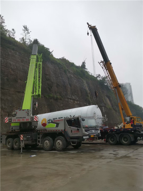 温泉县“不怕风雨冻”—— 吊车的 “恶劣环境适应” 技术
